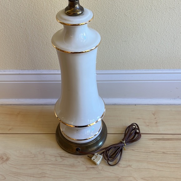 Vintage porcelain table lamp with Flower design - Picture 5 of 5